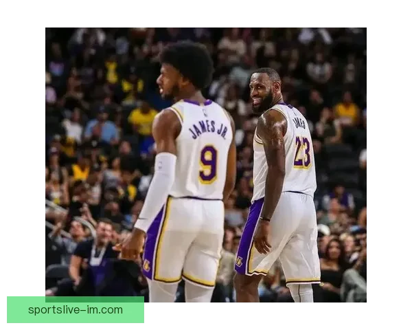 詹姆斯感慨与布朗尼实现父子连线并称其天赋出众投篮能力极为顶尖